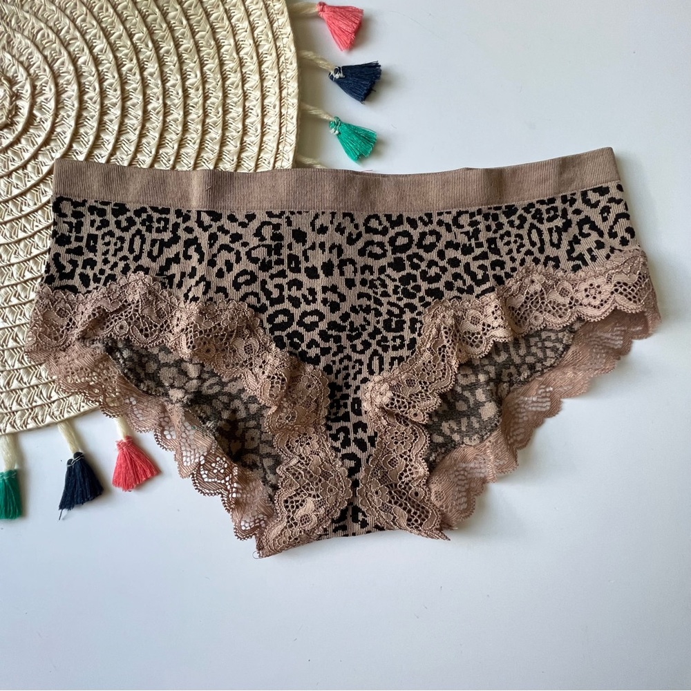 Victoria’s Secret Seamless Rib Hiphugger Panty Leopard Medium NEW